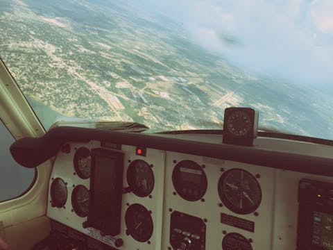 15 Best States For Airline Pilots, Copilots, and Flight Engineers