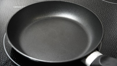 7 Easiest Frying Pans To Clean Inside and Outside
