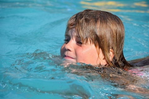 10 Beginner Swim Lessons For Toddlers and Kids in NYC