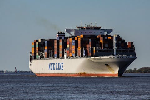 container-ship-2893480_1920