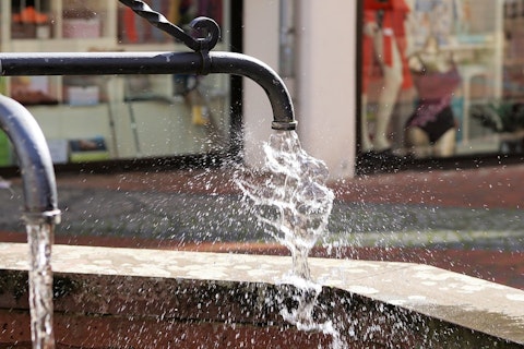 10 Best Water Stocks and ETFs to Buy in 2021