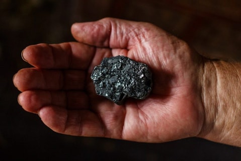 8 Coal Stocks that Pay Dividends