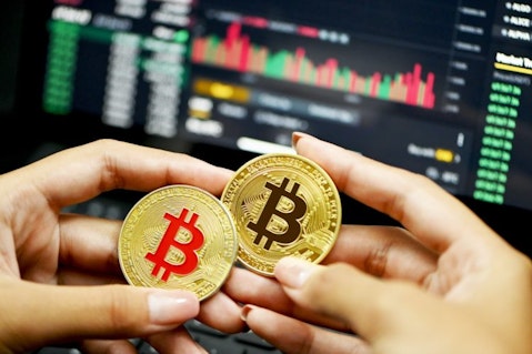 10 Best Cryptocurrency Stocks to Buy According to Hedge Funds
