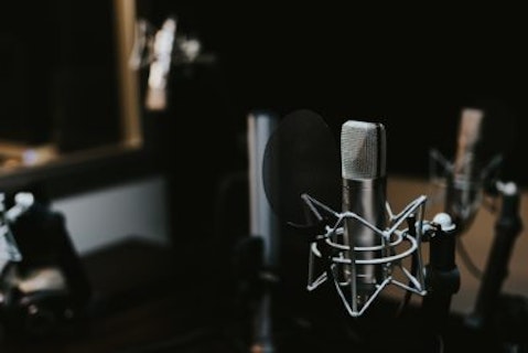 16 Best Investing Podcasts in 2023