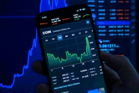 Jim Cramer Considers Coinbase as One of the "Representatives of What’s Been Going on in This Market"