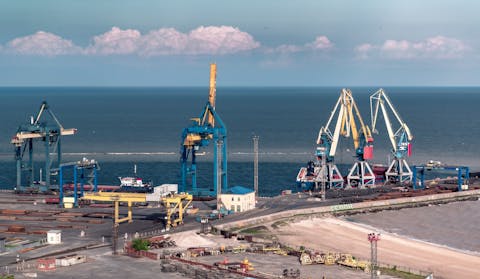 10 Best Crude Oil Stocks To Buy Today