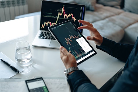 10 Best Australian Stocks to Buy According to Billionaires