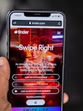 20 Tinder Bio Examples for Guys By AI Generators