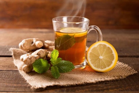 15 Best Drinks for Sore Throat and Cough