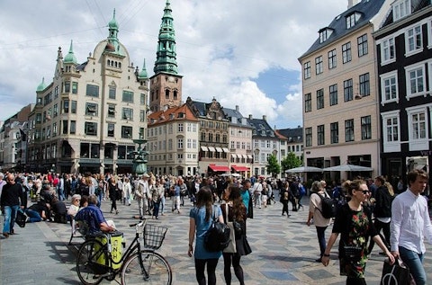 30 Safest Cities in the World for Solo Female Travelers to Visit