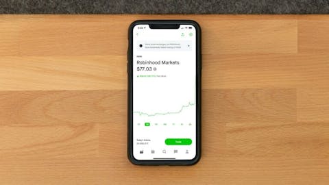 Robinhood Expands Desktop Trading Platform to UK, Shares Up Nearly 5%