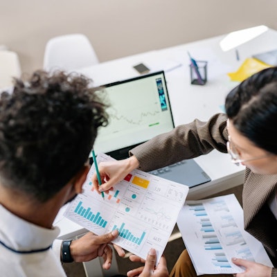 10 Best 52-Week Low Blue Chip Stocks to Buy Right Now