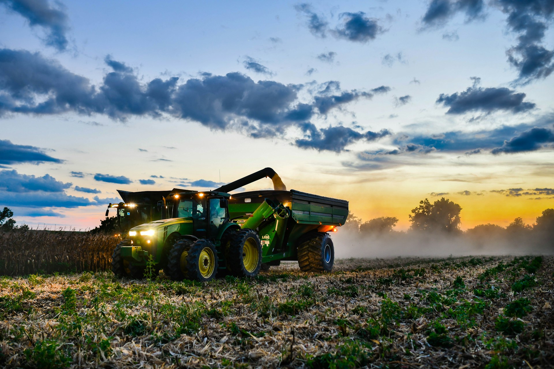 10 Best Farmland and Agriculture Stocks to Buy According to Billionaires