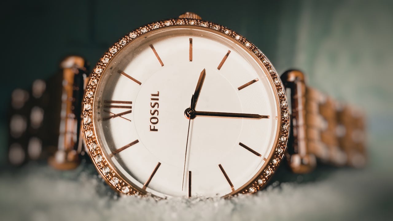 Fossil Group (FOSL) Net Loss Narrows Despite Sales Decline
