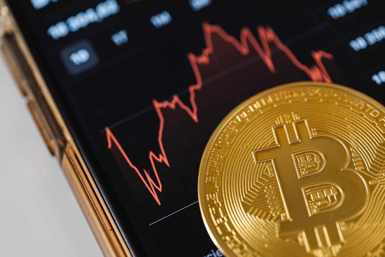 13 Best Cryptocurrency Stocks to Buy According to Wall Street Analysts