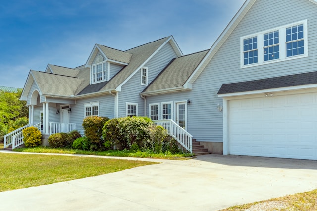 Realty Income Corporation (O) Expands Global Reach with $1.7B GIC Partnership Amid Analyst Upgrades